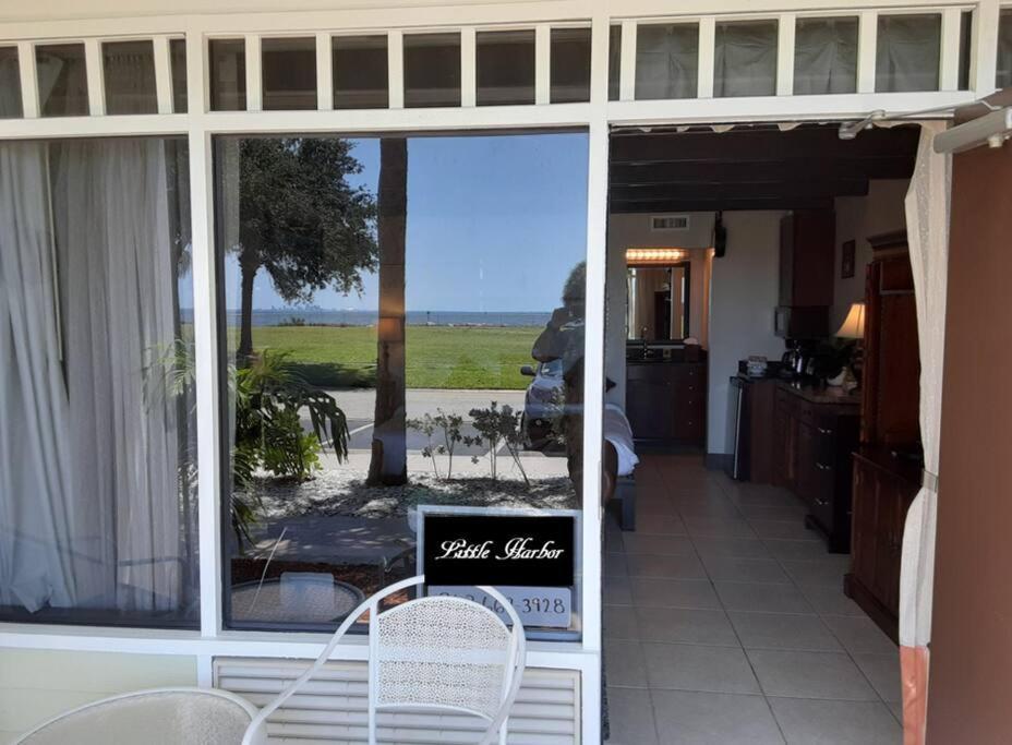 Beautiful One Bedroom Resort-Style Studio With Pool And Beach Access Раскин Экстерьер фото