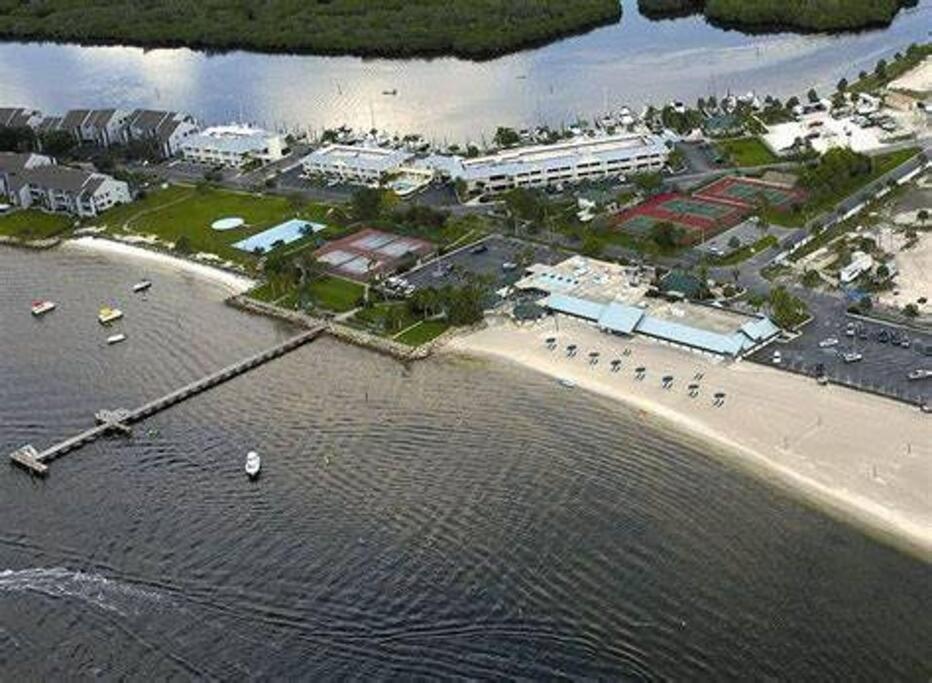 Beautiful One Bedroom Resort-Style Studio With Pool And Beach Access Раскин Экстерьер фото